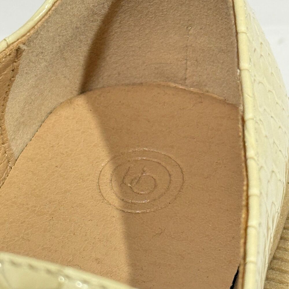 Urban Outfitters Loafers Womens 9 Cream Faux Patent Leather Chunky Platform NEW - Picture 15 of 16